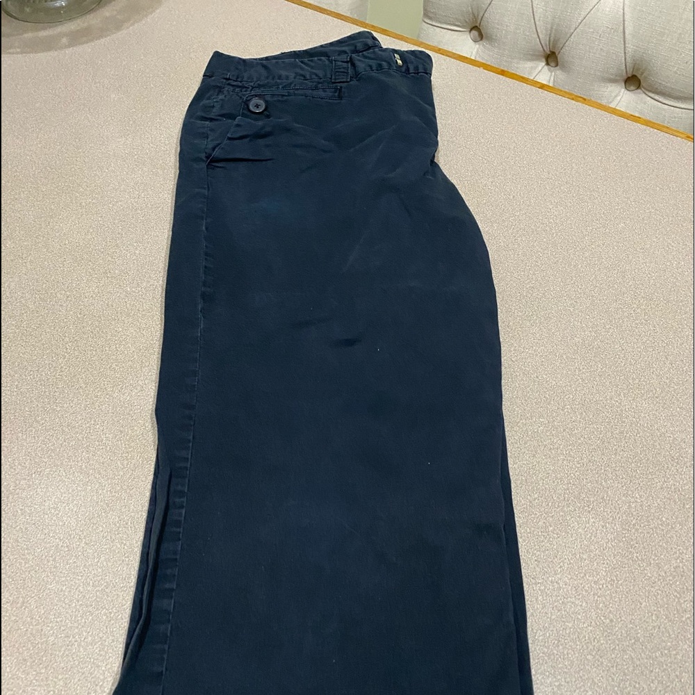 Mossino size 16 black capris